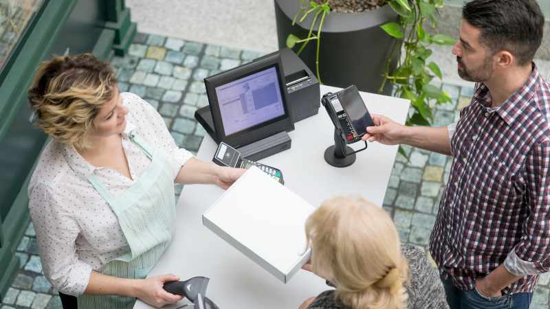 Ejemplos de mensajes para atención al cliente en WhatsApp