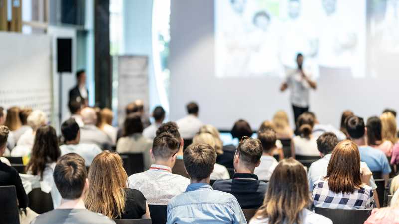 Qué beneficios obtendrás al asistir a estos congresos