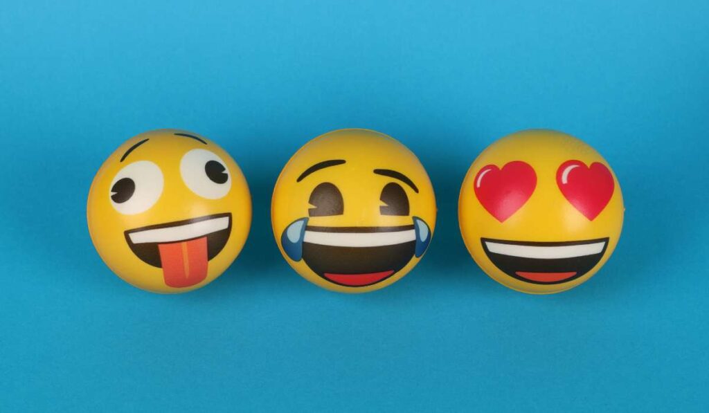 Uso de emojis: Cómo mejoran la comunicación digital