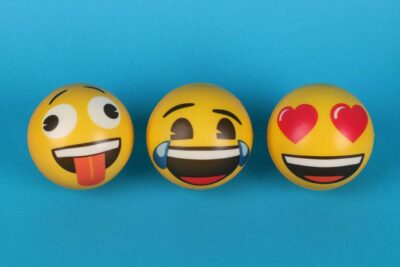 Uso de emojis: Cómo mejoran la comunicación digital